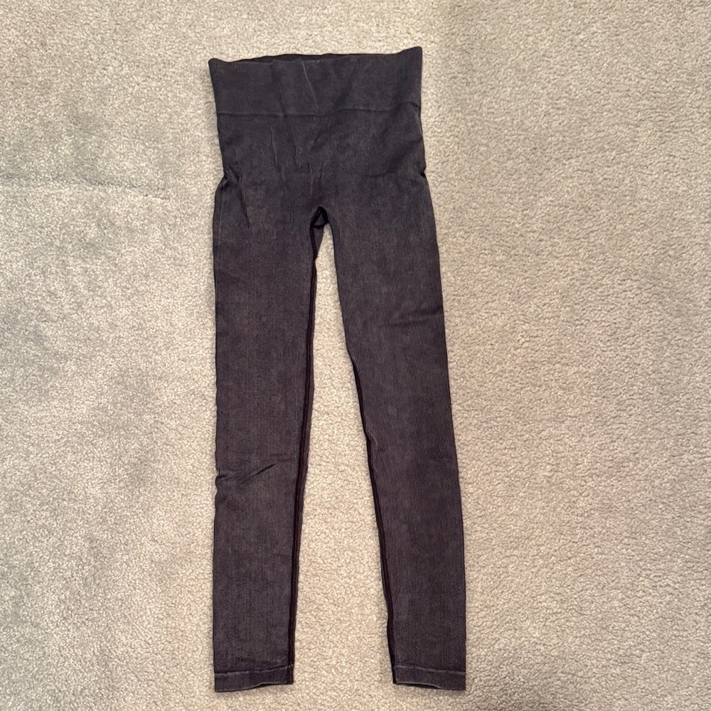 Chic Ribbed Black High-Waisted Leggings